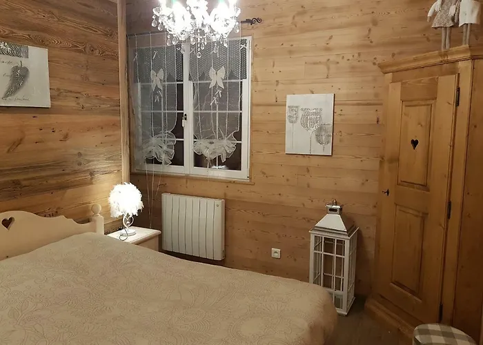 La Petite Chaumiere *